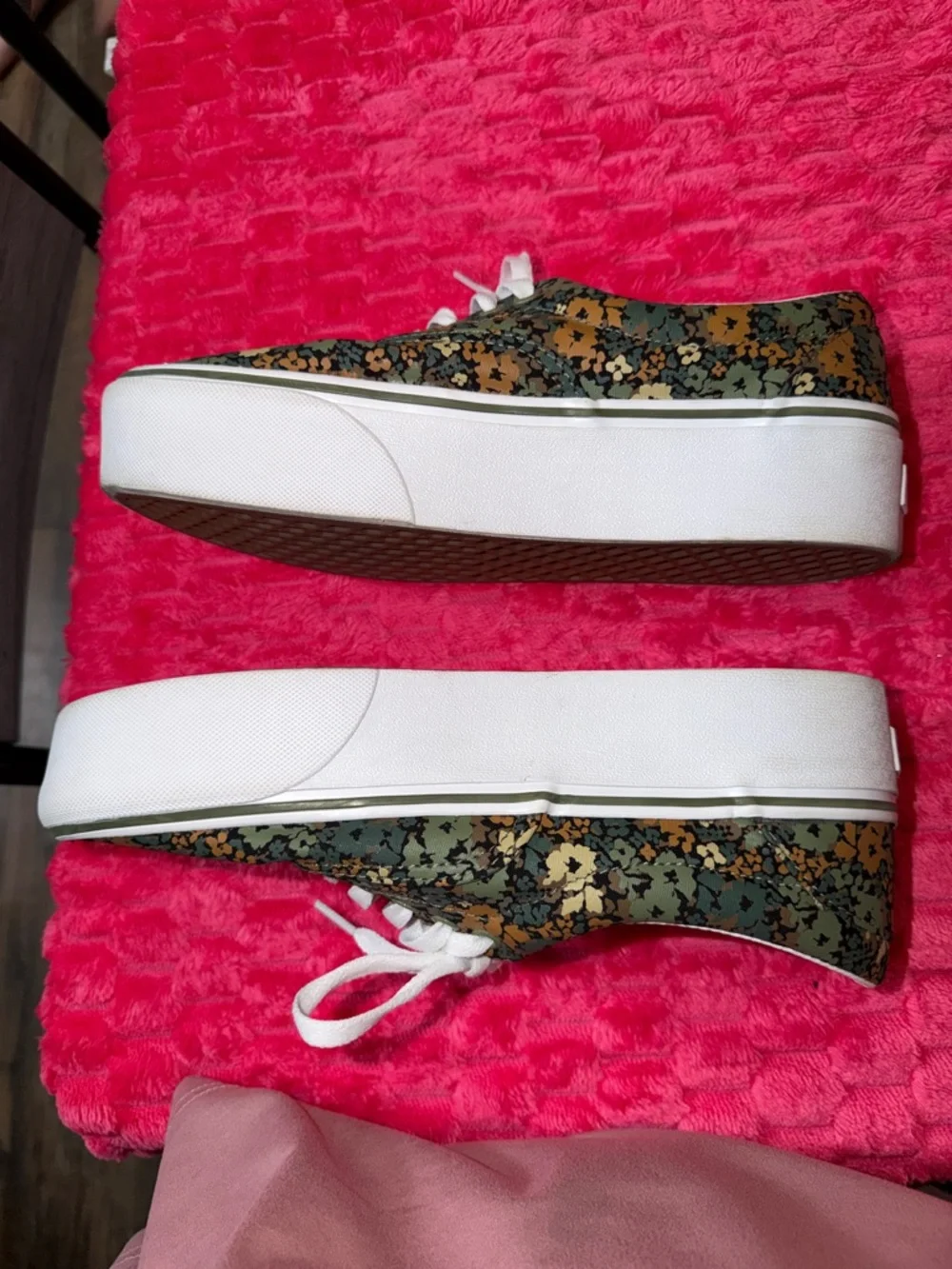 Vans Women’s Floral Camo Low-Top Sneakers - Green/Brown